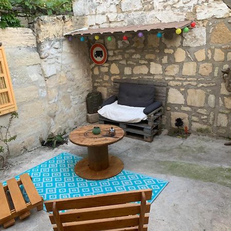 Apartament Studio Avec Cours Fourques  Zewnętrze zdjęcie