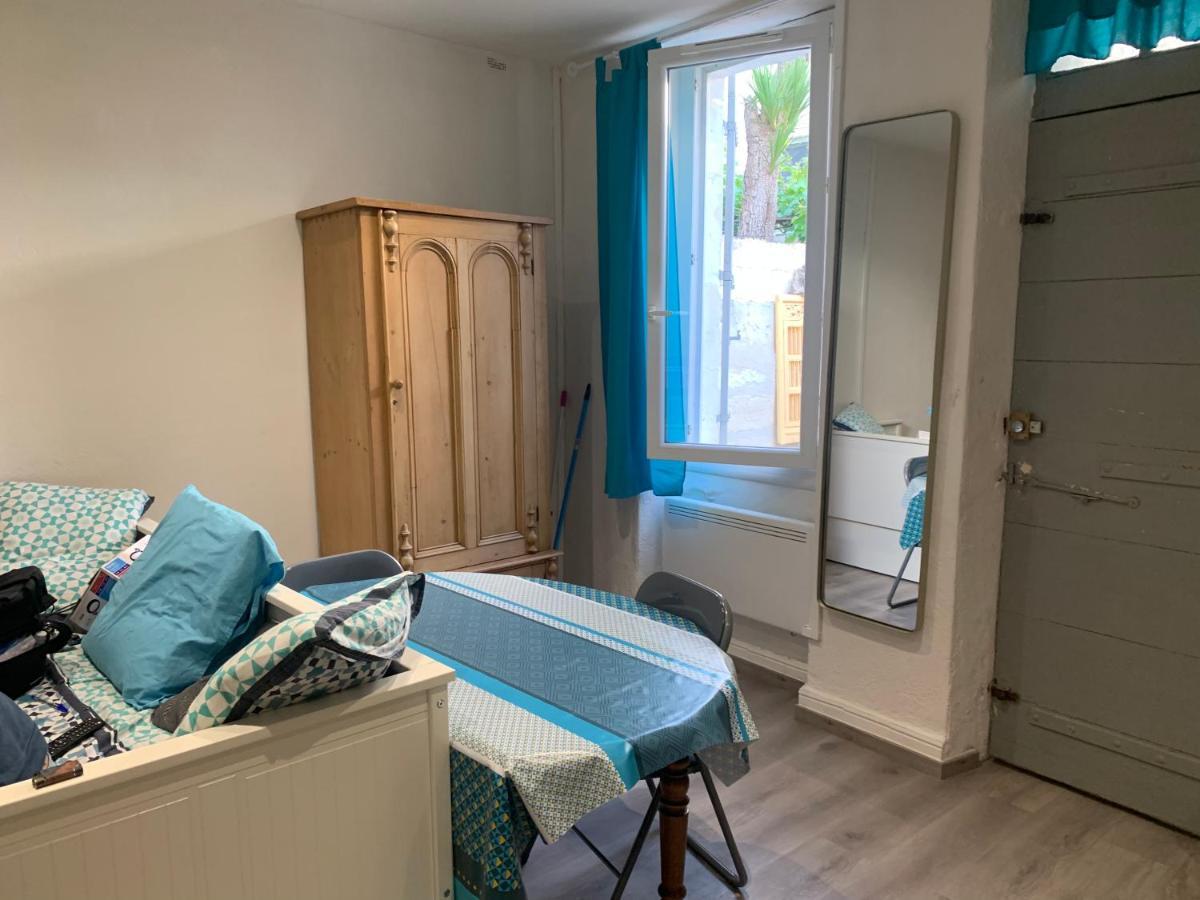 Apartament Studio Avec Cours Fourques  Zewnętrze zdjęcie